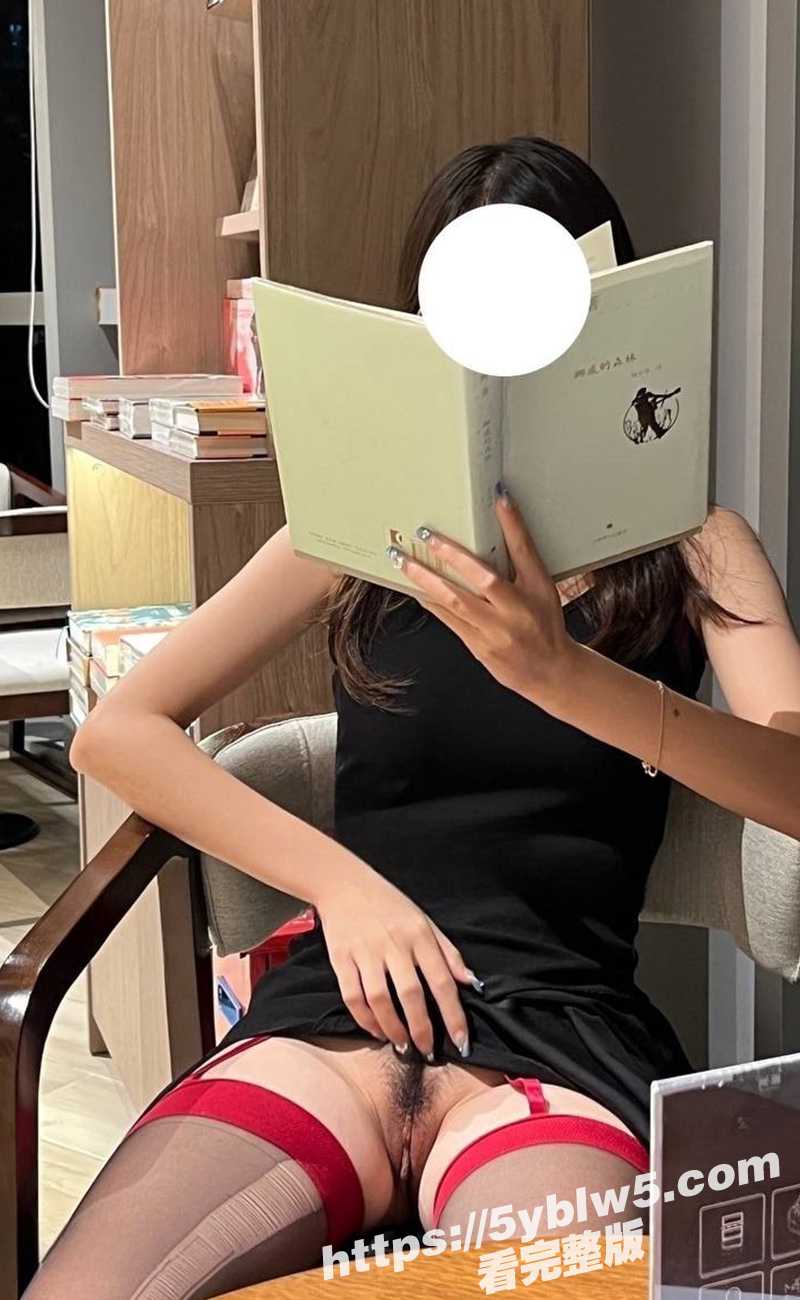 每日大赛极品女大学生露出7