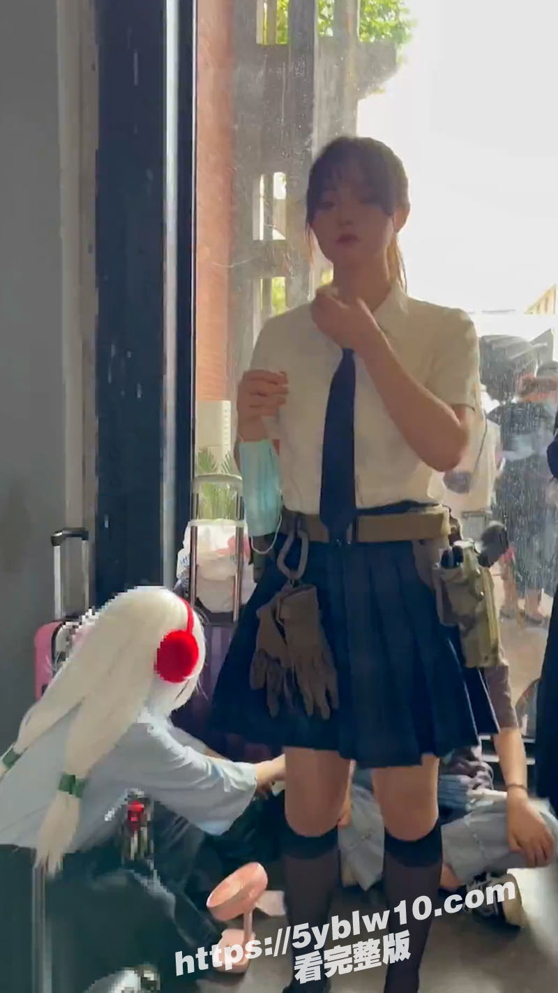 漫展抄底偷拍JK学生妹22 漫展抄底偷拍JK学生妹22