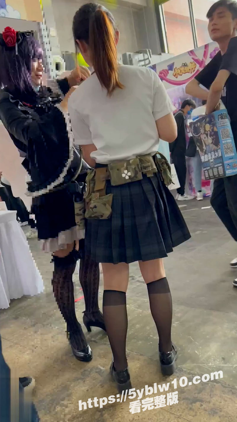 漫展抄底偷拍JK学生妹18 漫展抄底偷拍JK学生妹18